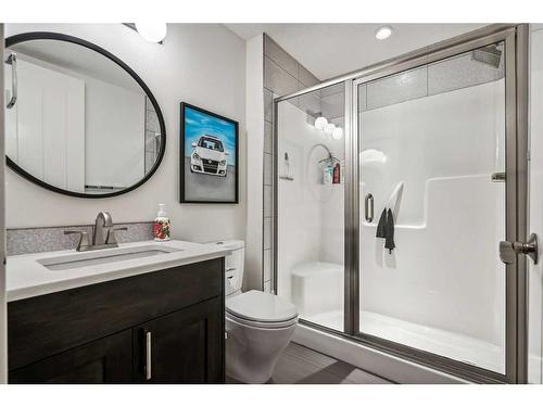 437 Evergreen Circle Sw, Calgary, AB - Indoor Photo Showing Bathroom