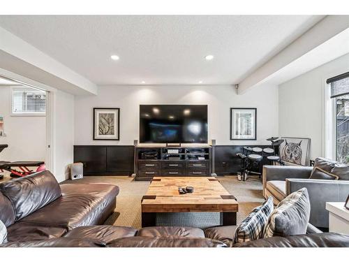 437 Evergreen Circle Sw, Calgary, AB - Indoor Photo Showing Living Room