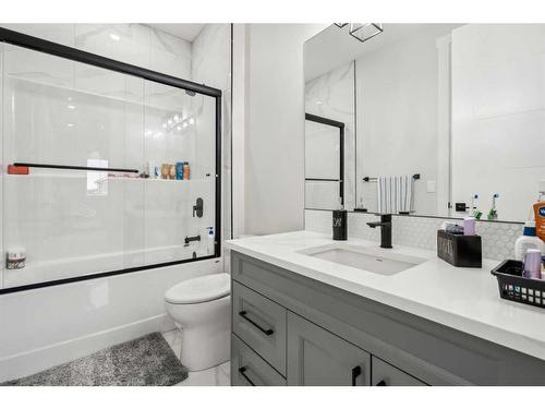 40 Waterford Terrace, Chestermere, AB - Indoor Photo Showing Bathroom