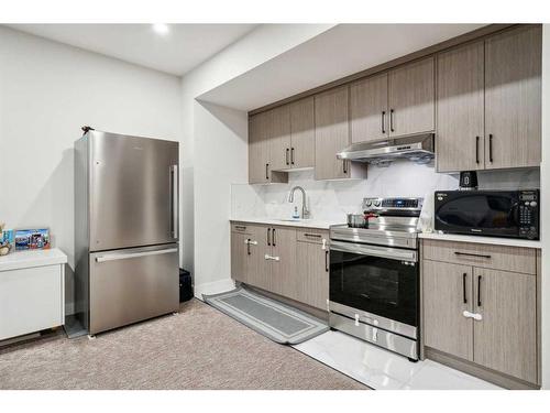 40 Waterford Terrace, Chestermere, AB - Indoor Photo Showing Kitchen