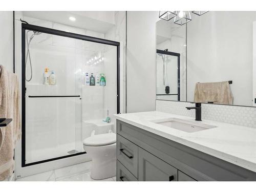 40 Waterford Terrace, Chestermere, AB - Indoor Photo Showing Bathroom