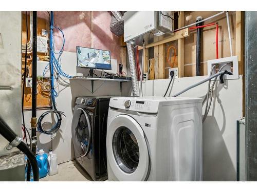 40 Waterford Terrace, Chestermere, AB - Indoor Photo Showing Laundry Room