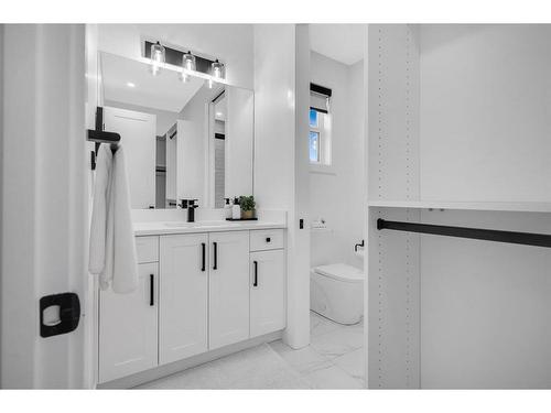 88 Fieldstone Close, Balzac, AB - Indoor Photo Showing Bathroom