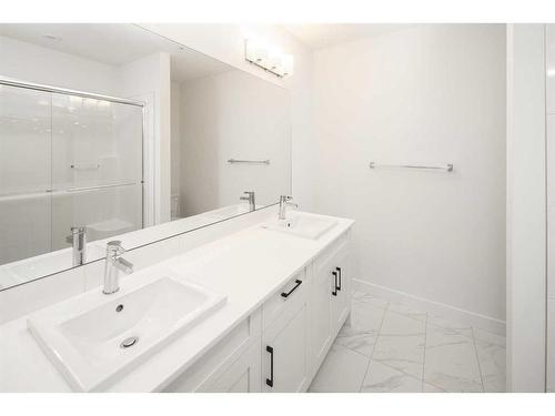 1305-55 Lucas Way Nw, Calgary, AB - Indoor Photo Showing Bathroom