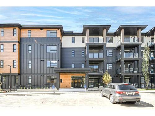 1305-55 Lucas Way Nw, Calgary, AB - Outdoor With Facade