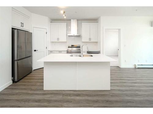 1305-55 Lucas Way Nw, Calgary, AB - Indoor Photo Showing Kitchen