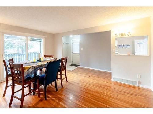 3407 30A Avenue Se, Calgary, AB - Indoor Photo Showing Dining Room