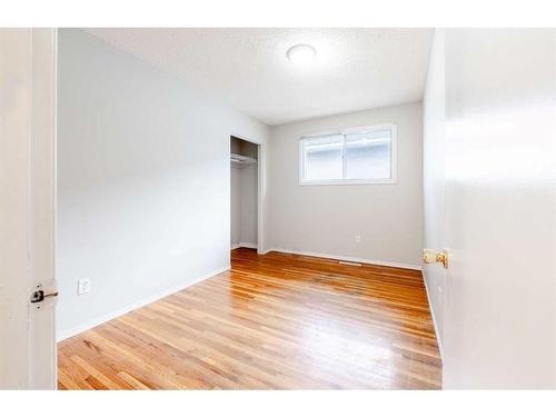 3407 30A Avenue Se, Calgary, AB - Indoor Photo Showing Other Room