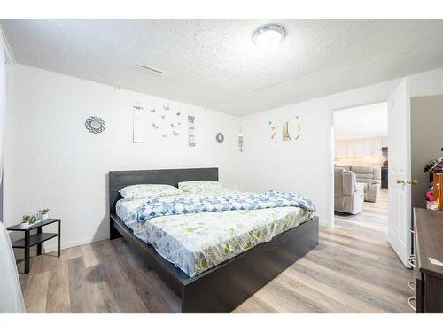 3407 30A Avenue Se, Calgary, AB - Indoor Photo Showing Bedroom