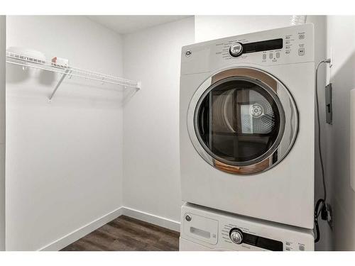 305-730 5 Street Ne, Calgary, AB - Indoor Photo Showing Laundry Room