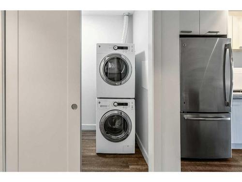 305-730 5 Street Ne, Calgary, AB - Indoor Photo Showing Laundry Room