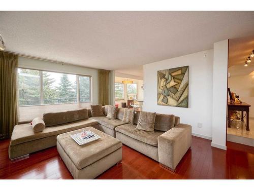 2628 Signal Ridge View Sw, Calgary, AB - Indoor Photo Showing Living Room