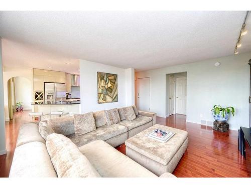 2628 Signal Ridge View Sw, Calgary, AB - Indoor Photo Showing Living Room