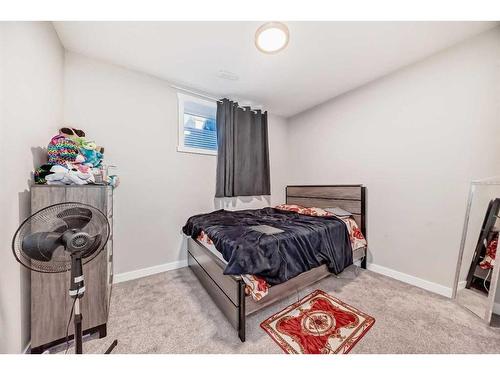 614 Kingsmere Way Se, Airdrie, AB - Indoor Photo Showing Bedroom