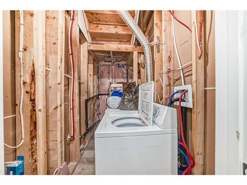 614 Kingsmere Way Se, Airdrie, AB - Indoor Photo Showing Laundry Room