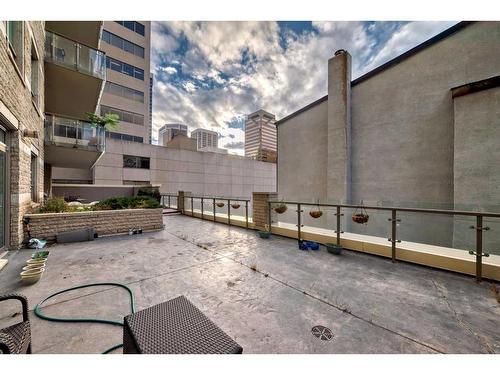 205-701 3 Avenue Sw, Calgary, AB - Outdoor With Balcony With Exterior