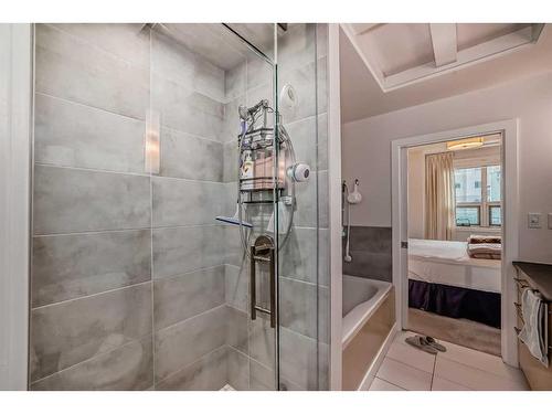 205-701 3 Avenue Sw, Calgary, AB - Indoor Photo Showing Bathroom