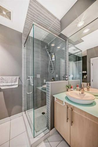 205-701 3 Avenue Sw, Calgary, AB - Indoor Photo Showing Bathroom