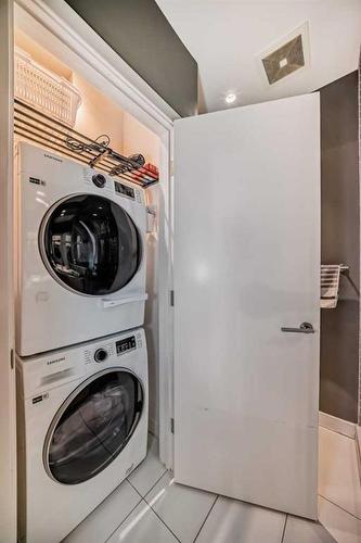 205-701 3 Avenue Sw, Calgary, AB - Indoor Photo Showing Laundry Room