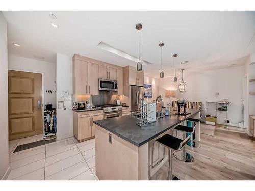 205-701 3 Avenue Sw, Calgary, AB - Indoor Photo Showing Kitchen With Stainless Steel Kitchen With Upgraded Kitchen