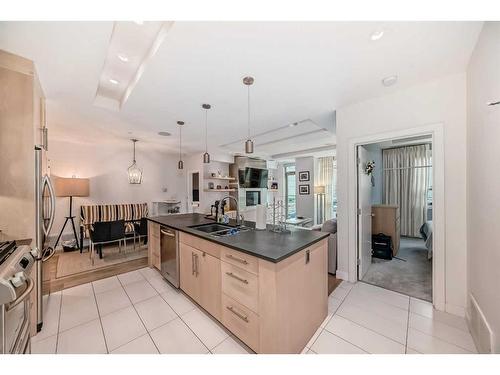 205-701 3 Avenue Sw, Calgary, AB - Indoor Photo Showing Kitchen With Double Sink With Upgraded Kitchen