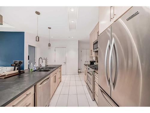 205-701 3 Avenue Sw, Calgary, AB - Indoor Photo Showing Kitchen With Stainless Steel Kitchen With Double Sink With Upgraded Kitchen