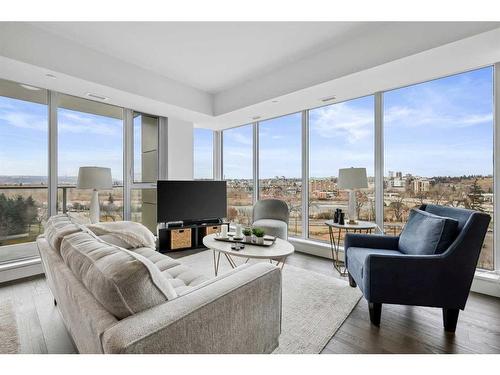 703-1025 5 Avenue Sw, Calgary, AB - Indoor Photo Showing Living Room