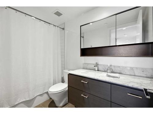 703-1025 5 Avenue Sw, Calgary, AB - Indoor Photo Showing Bathroom