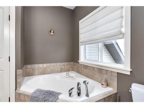 1803 High Park Boulevard Nw, High River, AB - Indoor Photo Showing Bathroom