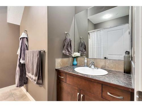 1803 High Park Boulevard Nw, High River, AB - Indoor Photo Showing Bathroom