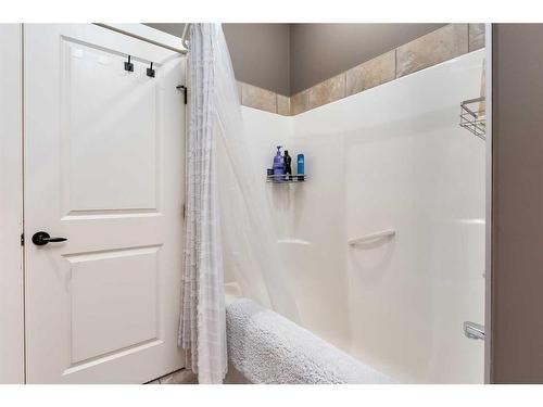 1803 High Park Boulevard Nw, High River, AB - Indoor Photo Showing Bathroom