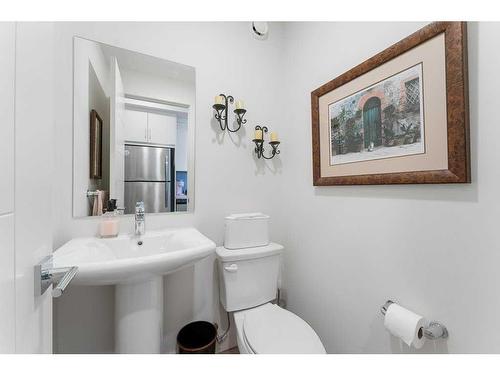 4006-100 Walgrove Court Se, Calgary, AB - Indoor Photo Showing Bathroom