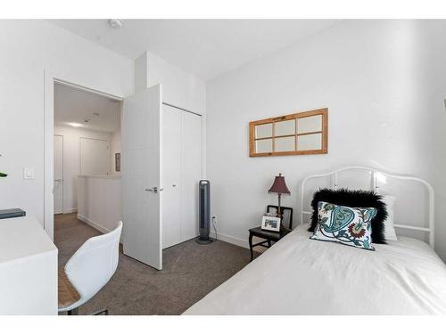 4006-100 Walgrove Court Se, Calgary, AB - Indoor Photo Showing Bedroom