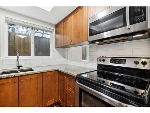 105-1720 13 Street Sw, Calgary, AB - Indoor Photo Showing Kitchen