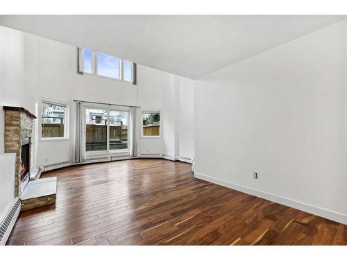 105-1720 13 Street Sw, Calgary, AB - Indoor Photo Showing Living Room