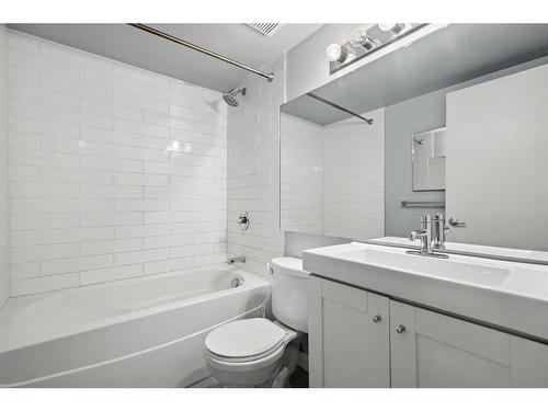 105-1720 13 Street Sw, Calgary, AB - Indoor Photo Showing Bathroom