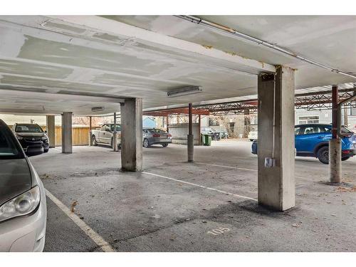 105-1720 13 Street Sw, Calgary, AB - Indoor Photo Showing Garage