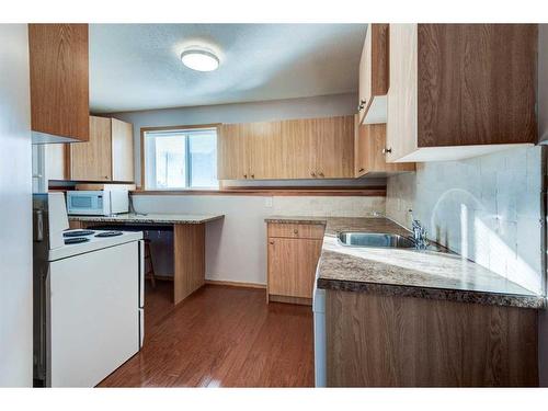 313 Robert Street Sw, Diamond Valley, AB - Indoor Photo Showing Kitchen