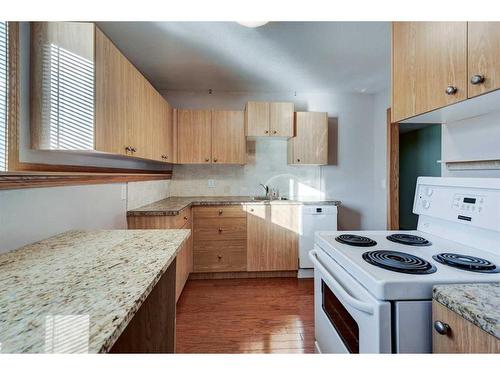 313 Robert Street Sw, Diamond Valley, AB - Indoor Photo Showing Kitchen