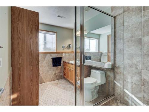 313 Robert Street Sw, Diamond Valley, AB - Indoor Photo Showing Bathroom