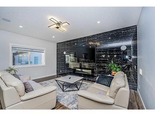 7 Mystic Ridge Way Sw, Calgary, AB - Indoor Photo Showing Living Room