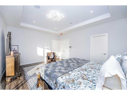 7 Mystic Ridge Way Sw, Calgary, AB - Indoor Photo Showing Bedroom