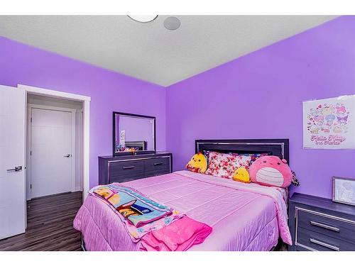 7 Mystic Ridge Way Sw, Calgary, AB - Indoor Photo Showing Bedroom