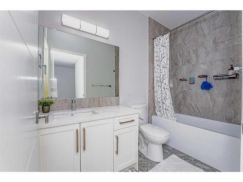 7 Mystic Ridge Way Sw, Calgary, AB - Indoor Photo Showing Bathroom