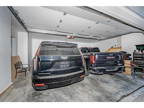 7 Mystic Ridge Way Sw, Calgary, AB - Indoor Photo Showing Garage