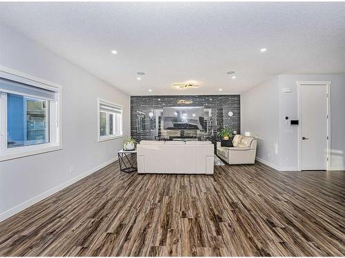 7 Mystic Ridge Way Sw, Calgary, AB - Indoor Photo Showing Living Room