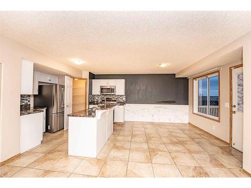 200 Somerglen Common Sw, Calgary, AB - Indoor Photo Showing Kitchen