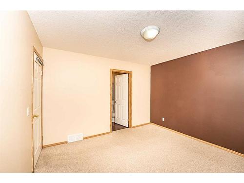 200 Somerglen Common Sw, Calgary, AB - Indoor Photo Showing Other Room