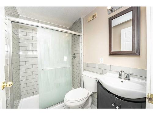 200 Somerglen Common Sw, Calgary, AB - Indoor Photo Showing Bathroom