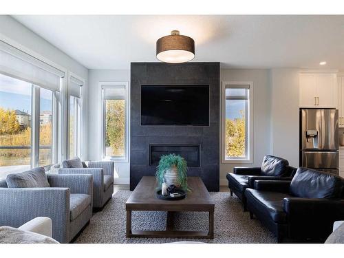 24 Royal Elm Green Nw, Calgary, AB - Indoor Photo Showing Living Room